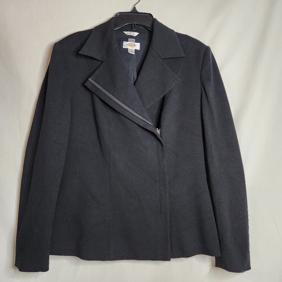 Talbots Black Blazer With Asymetrical Zip Size 10. Capsule,  Dark Feminine. - Picture 6 of 10